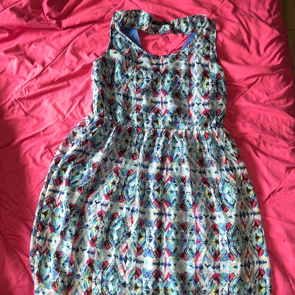 Summer dress with back cutout